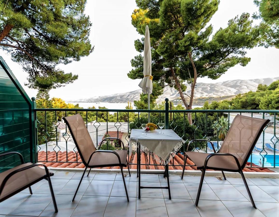 Poros Town Mina Apartments מראה חיצוני תמונה